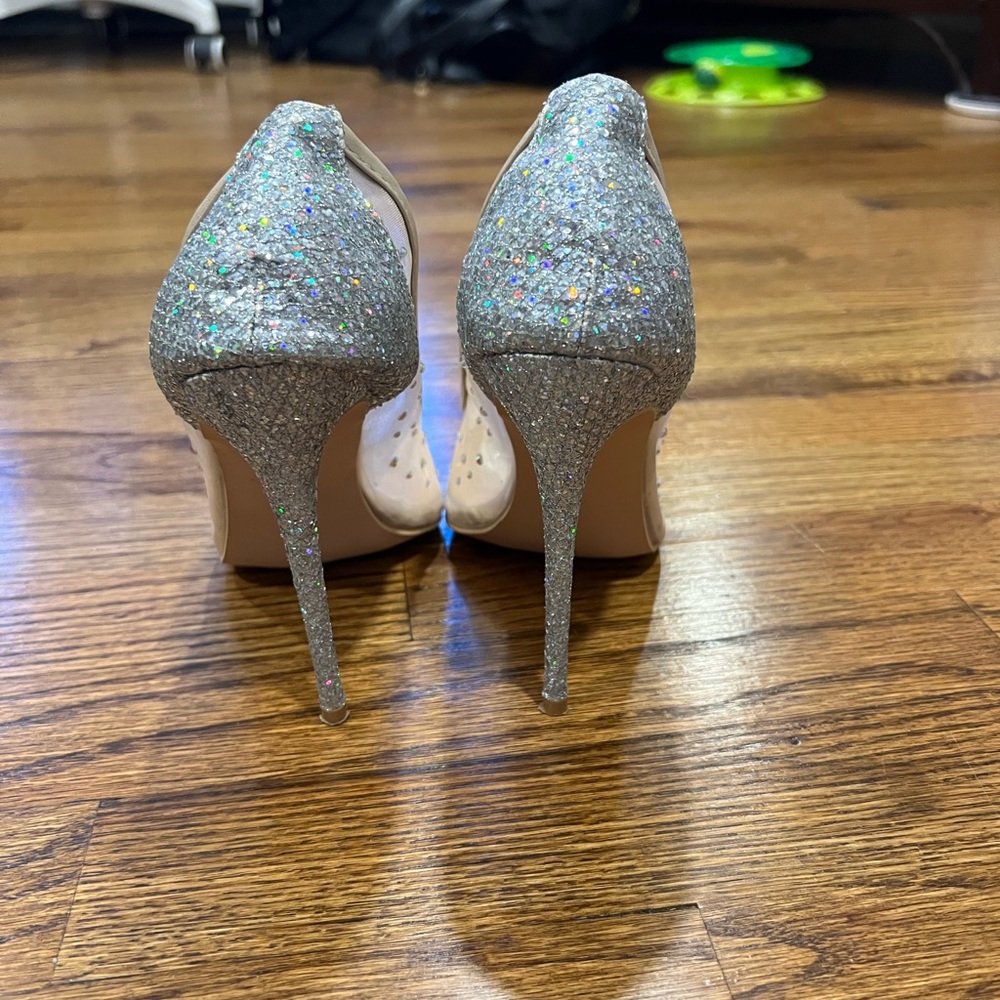 Amazon Heels - Picture 5 of 10